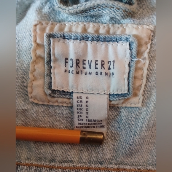 A Forever 21 Light Blue Denim Jean Jacket - Picture 10 of 11